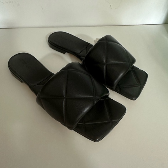 Bottega Veneta black rubber lido sandals size 37 BRAND NEW WITH BOX AND DUSTBAGS - Picture 1 of 5